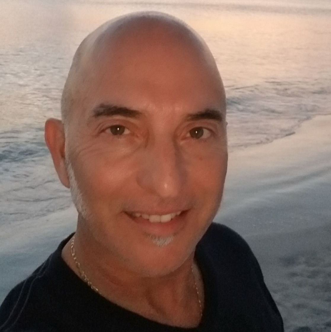 Profile of Alejandro Echeverria