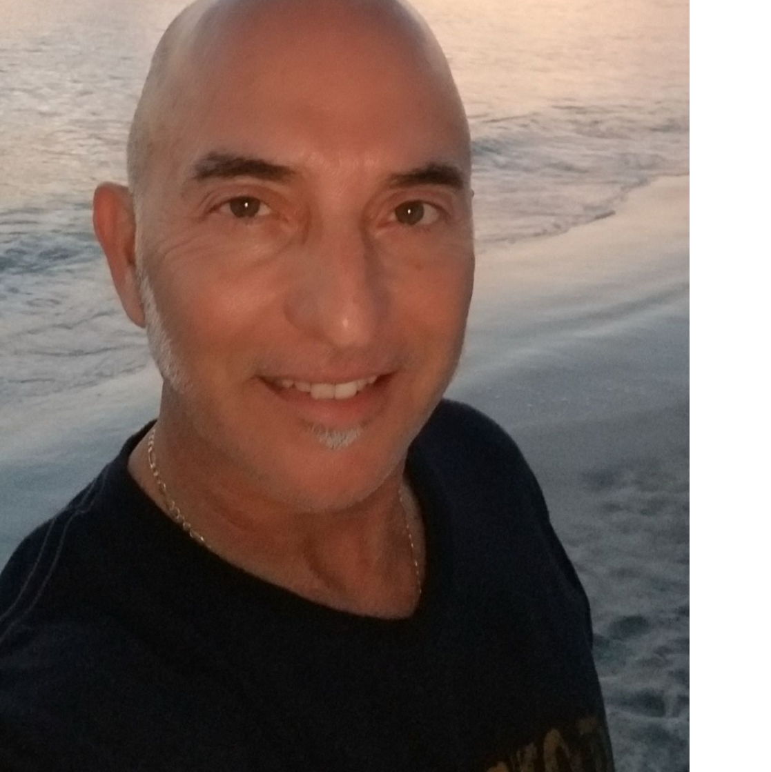 Profile of Alejandro Echeverria