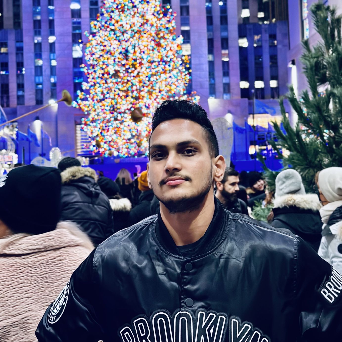 Profile of Roshan Huded