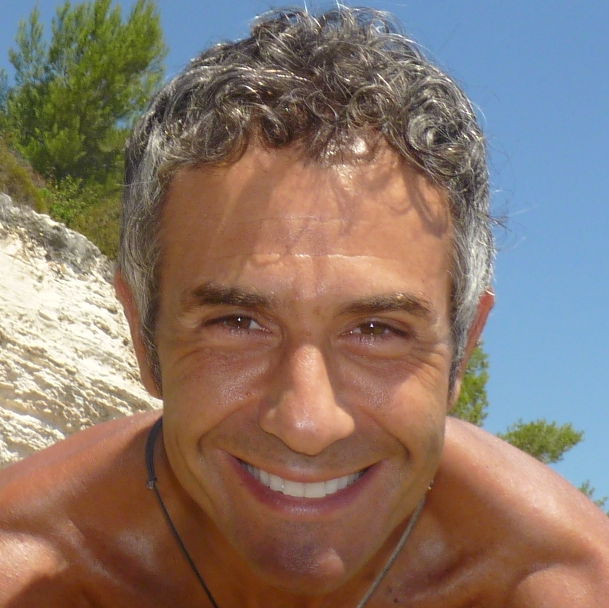 Profile of Vito Gomes