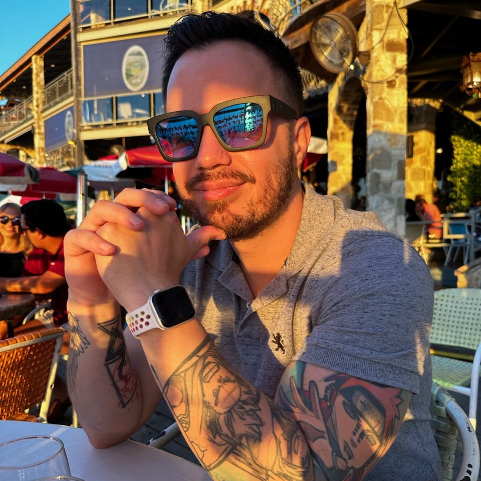 Profile of Aaron Saenz