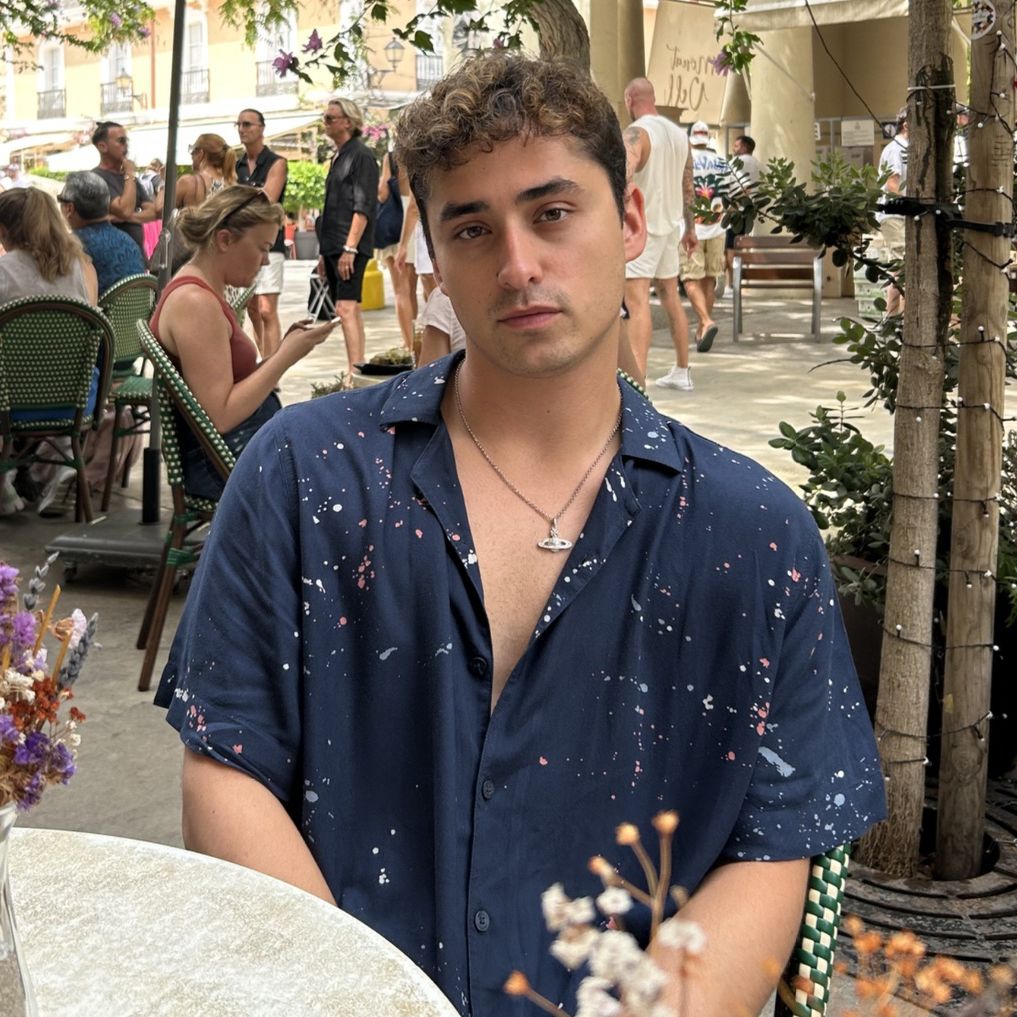 Profile of Philippe Izsak