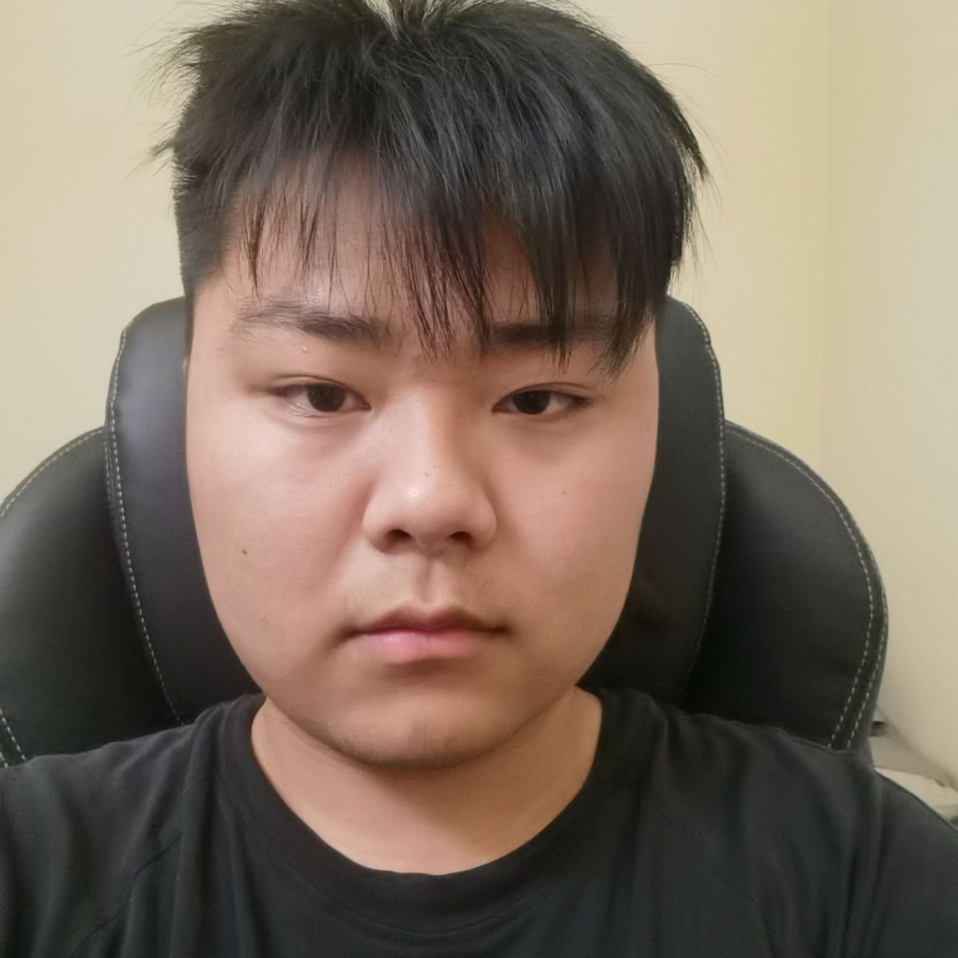 Profile of Yiwei Zhang