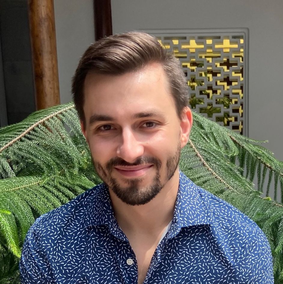 Profile of Daniel Carvalho