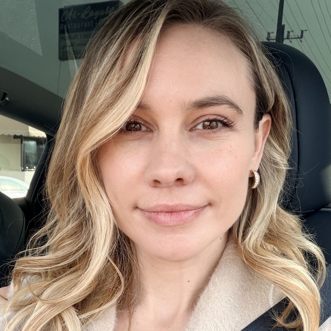 Profile of Lindsay R