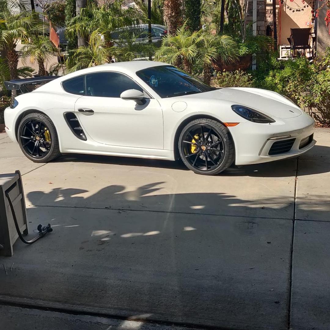 Profile of Gustavo Villasenor