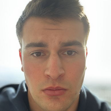 Profile of Issy Lipetz