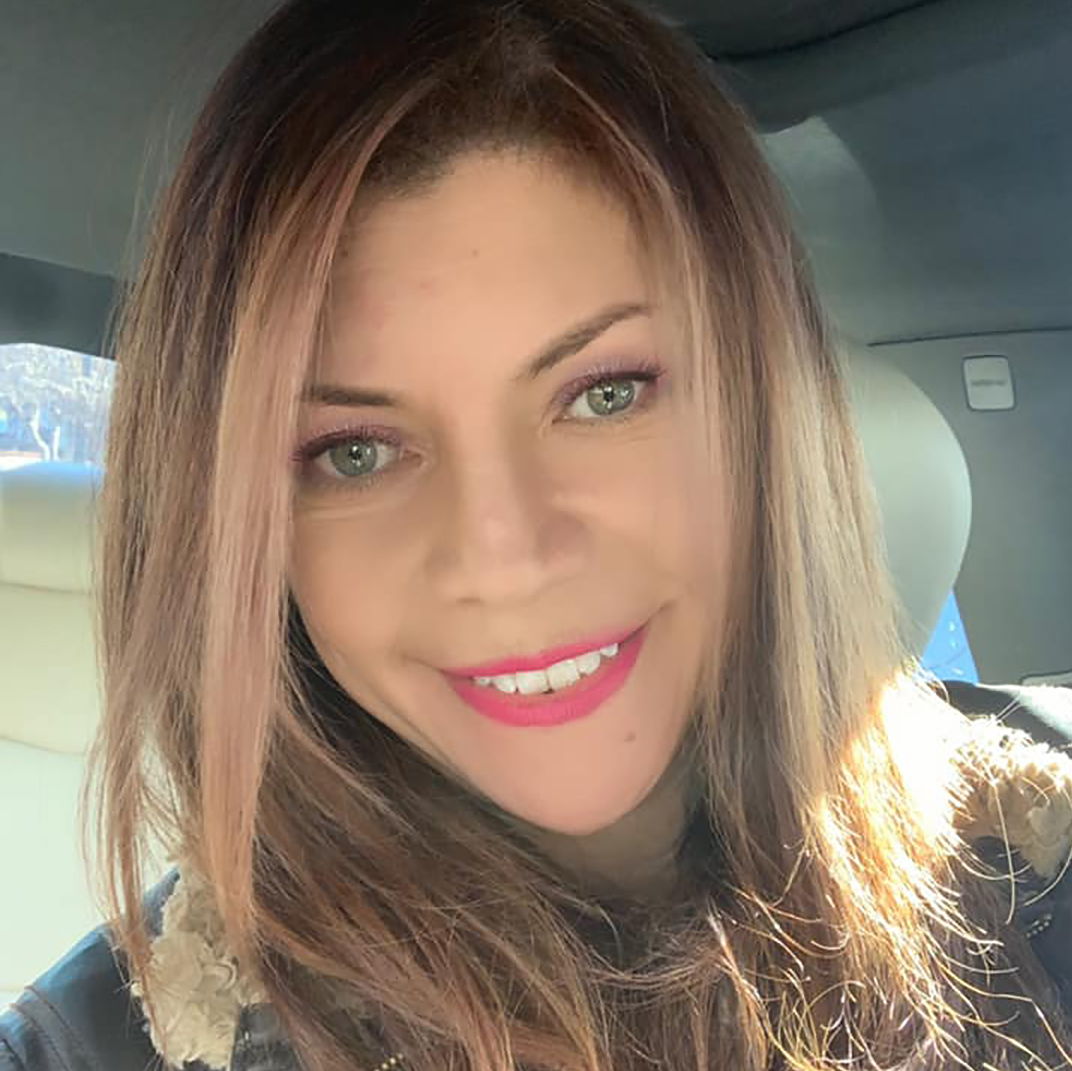 Profile of Robyn Licursi