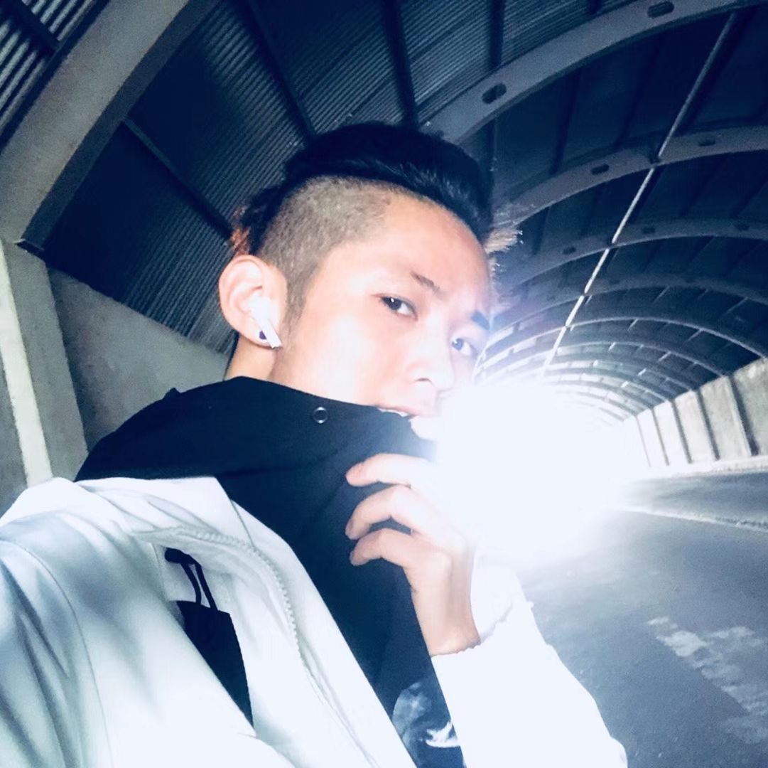 Profile of Qun Huang