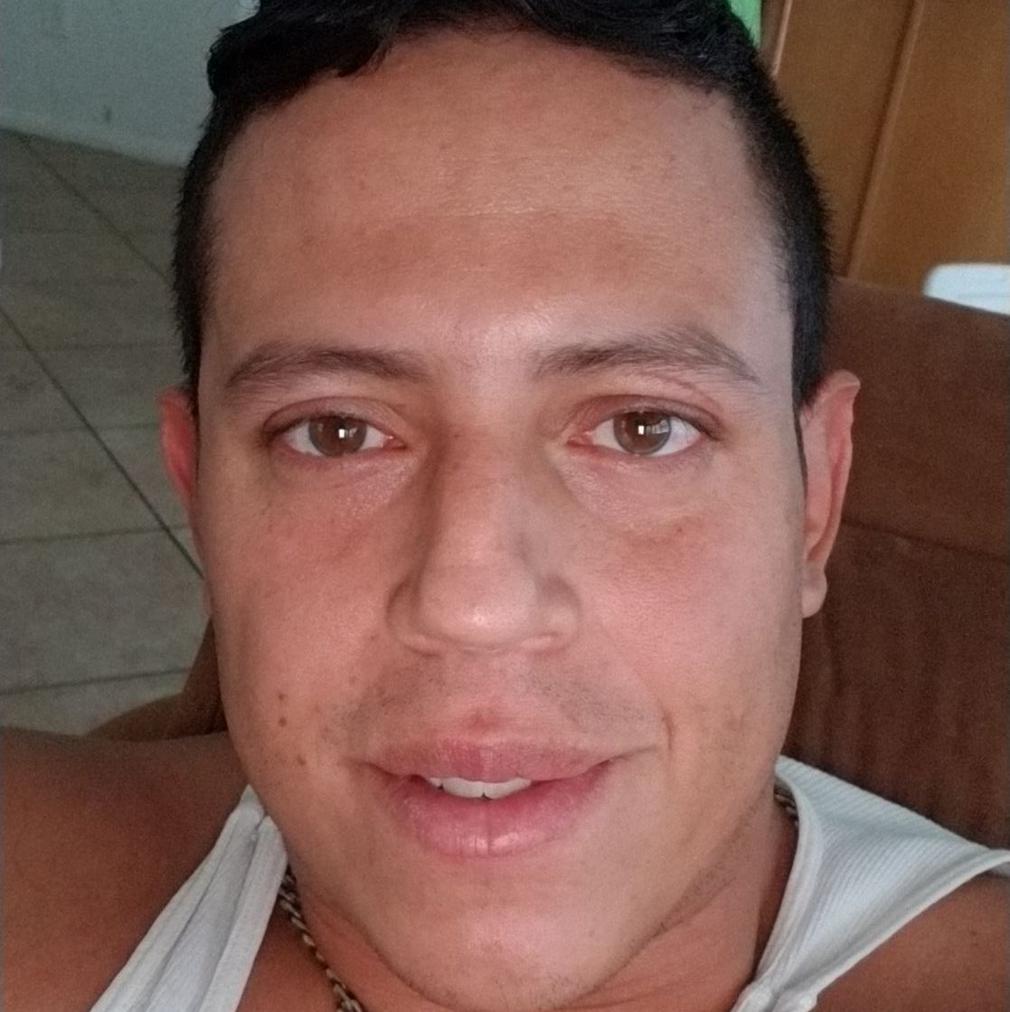 Profile of Leonardo Diaz