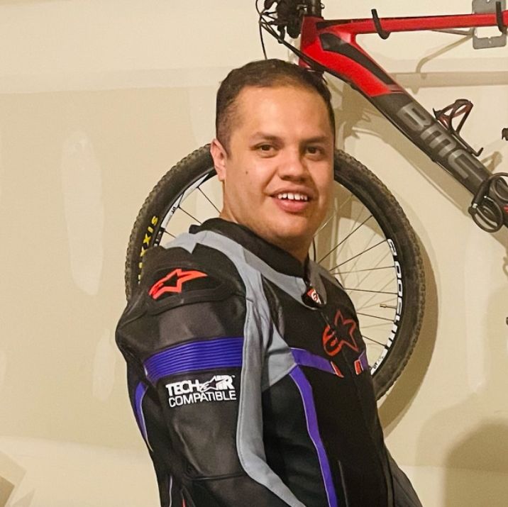 Profile of Alberto Tellez
