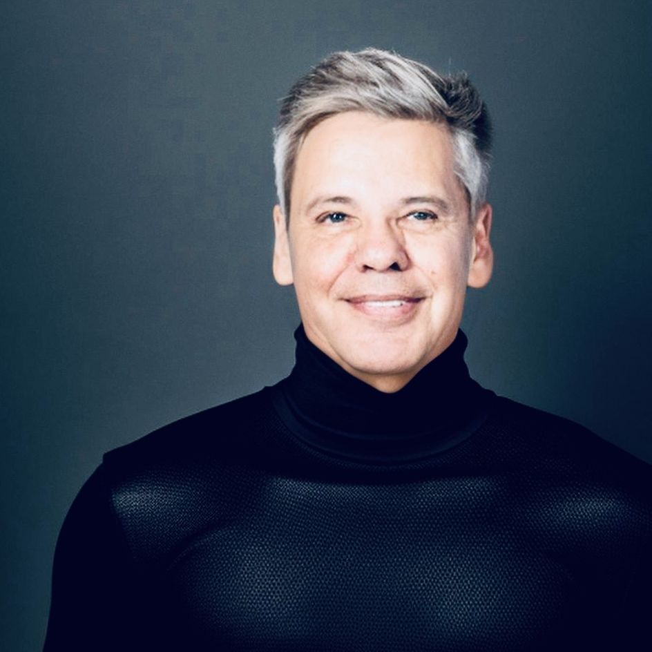 Profile of Carlos Lyons