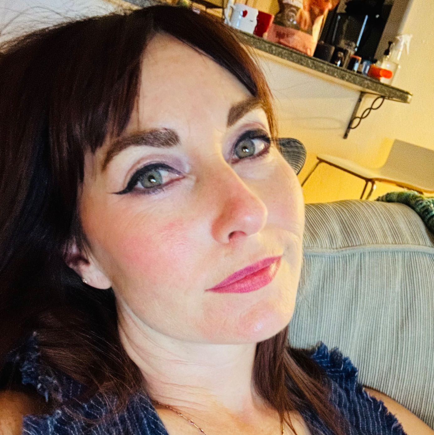 Profile of Mona lisa Hart