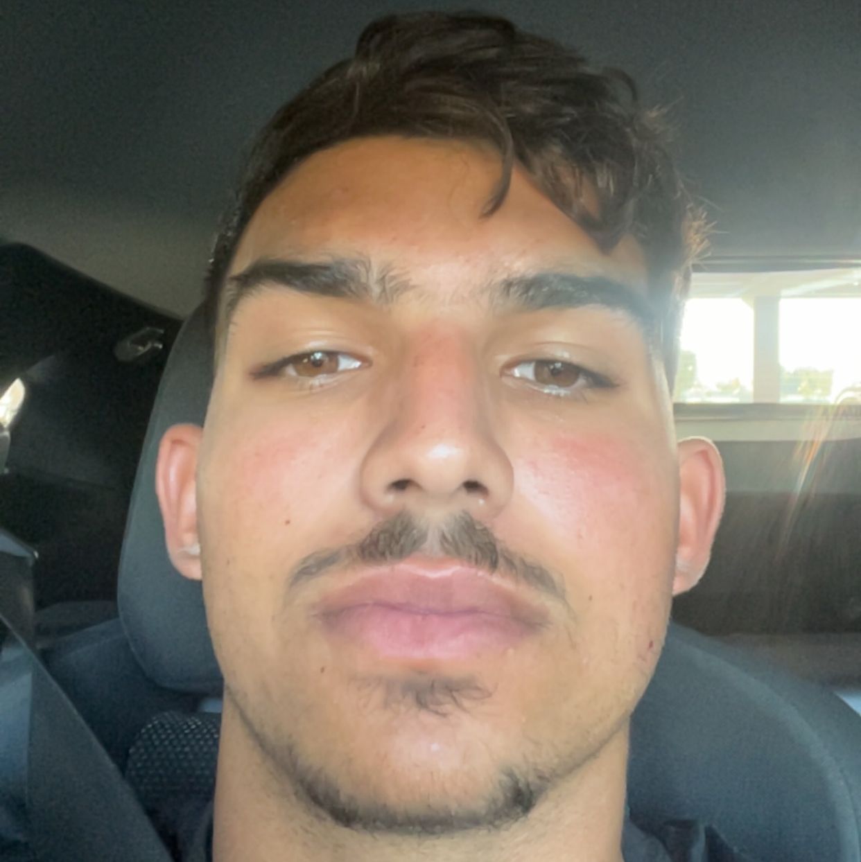 Profile of Yuni De Leon