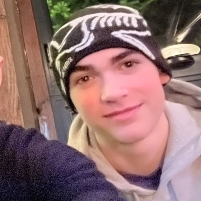 Profile of Theo Carpenter